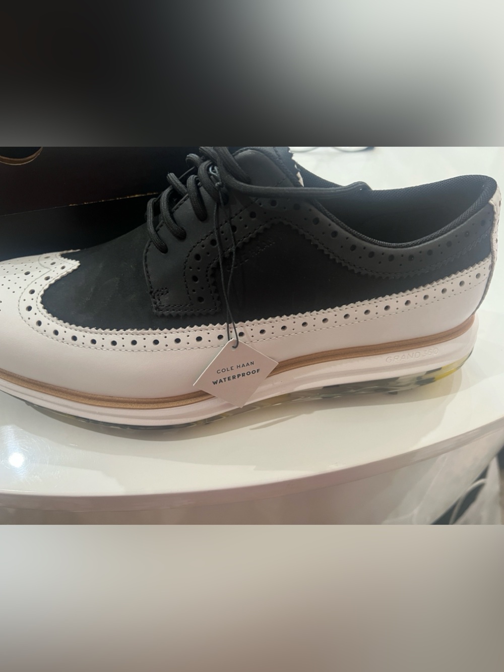 NIB Cole Haan Golf Shoes Black and White Wingtip Oxford - Picture 4 of 4